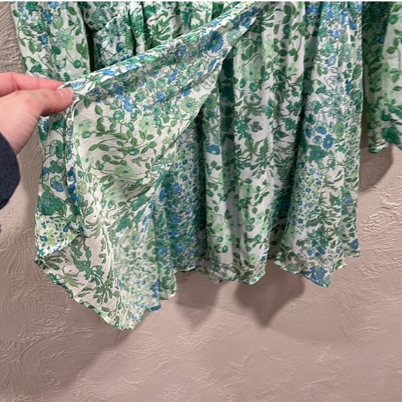 So cute! ZARA Wrap-front V-neck jumpsuit with long sheer sleeves Elastic waist - Picture 4 of 10